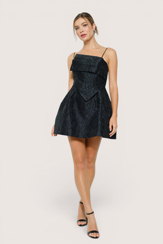 Vestido Corto en A Escote Recto Negro Brocado