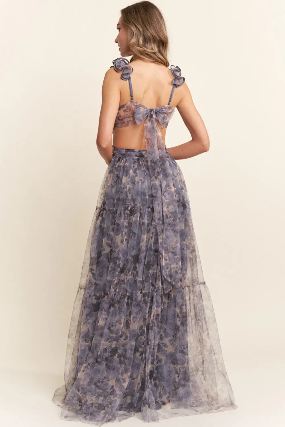 Vestido largo floral con lazo en espalda y tirantes con detalle de rosas – Azul Lavanda
