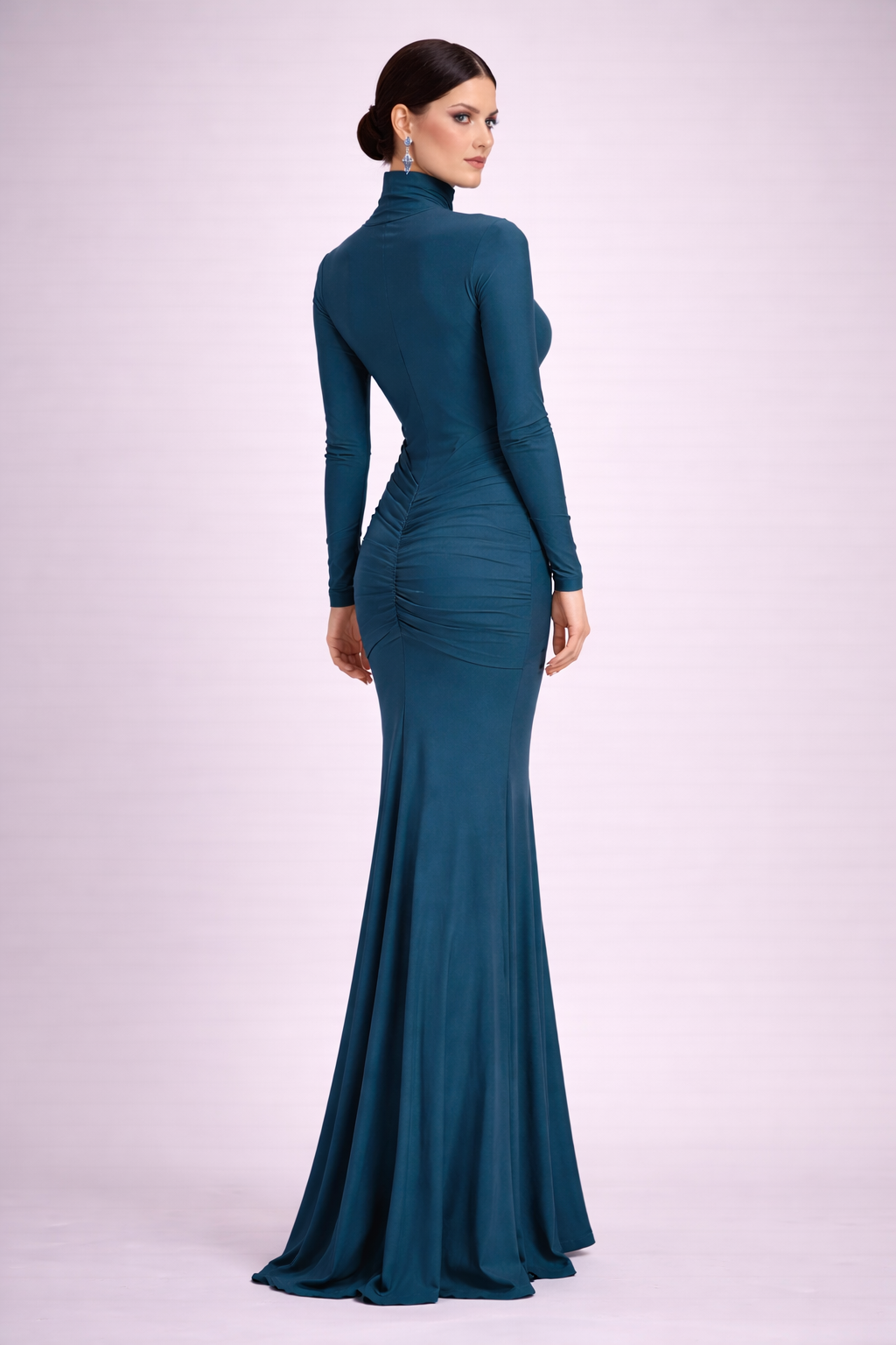 Vestido Aura Nudo Elegante – Cuello Alto & Manga Larga