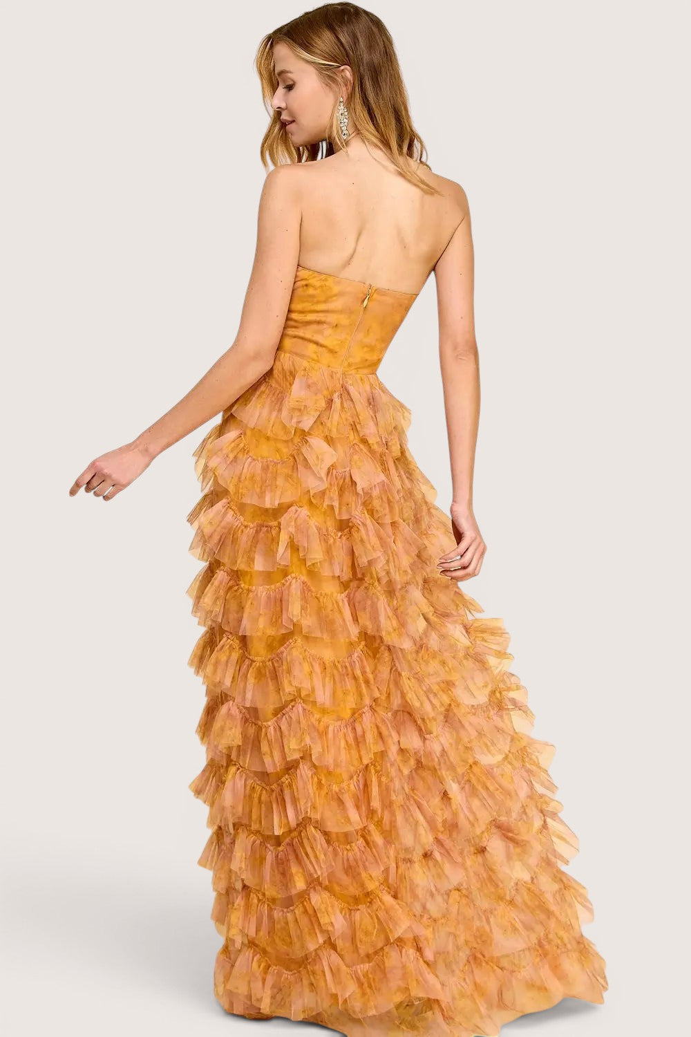 Vestido Largo Strapless de Tul con Capas Mostaza