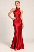 Vestido largo halter de satín con moño en la espalda