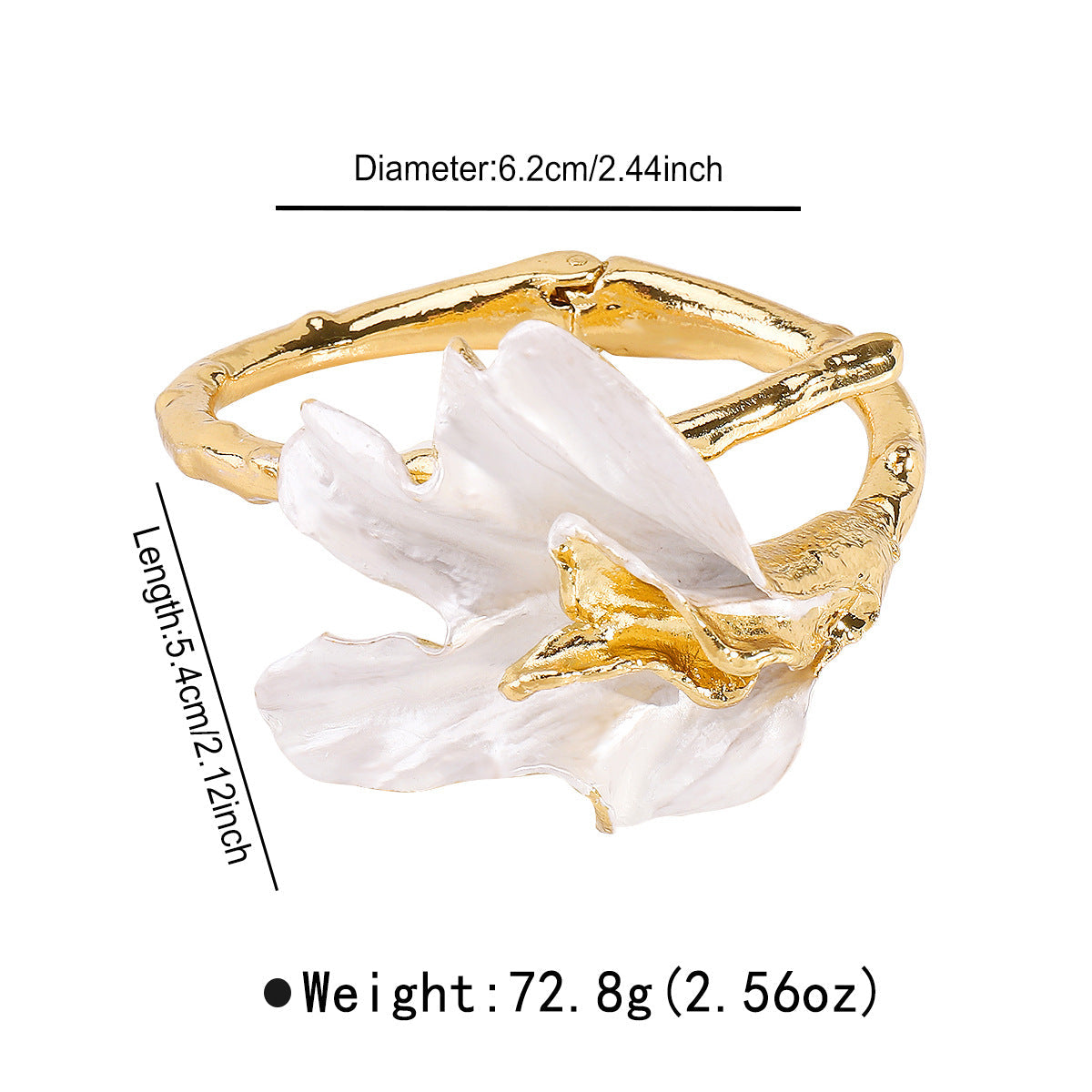 Brazalete Rígido Bambú con Flor Blanca Esculpida