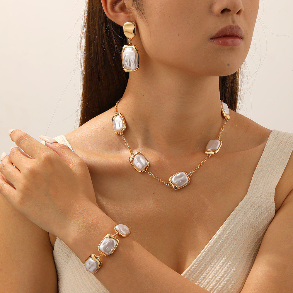 Collar Perlas Barrocas Engaste Dorado