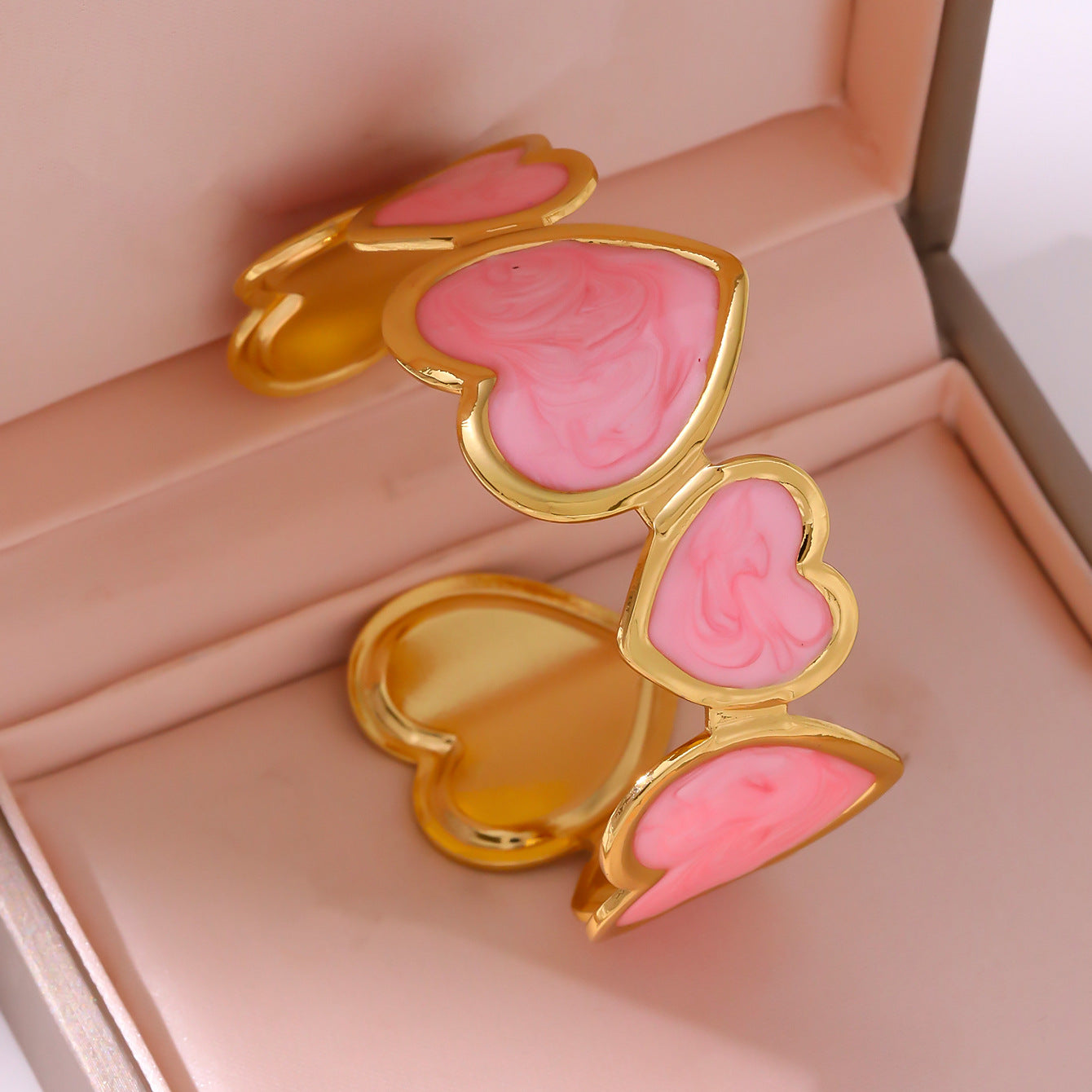 Brazalete Corazones de Esmalte Rosa Jaspeado