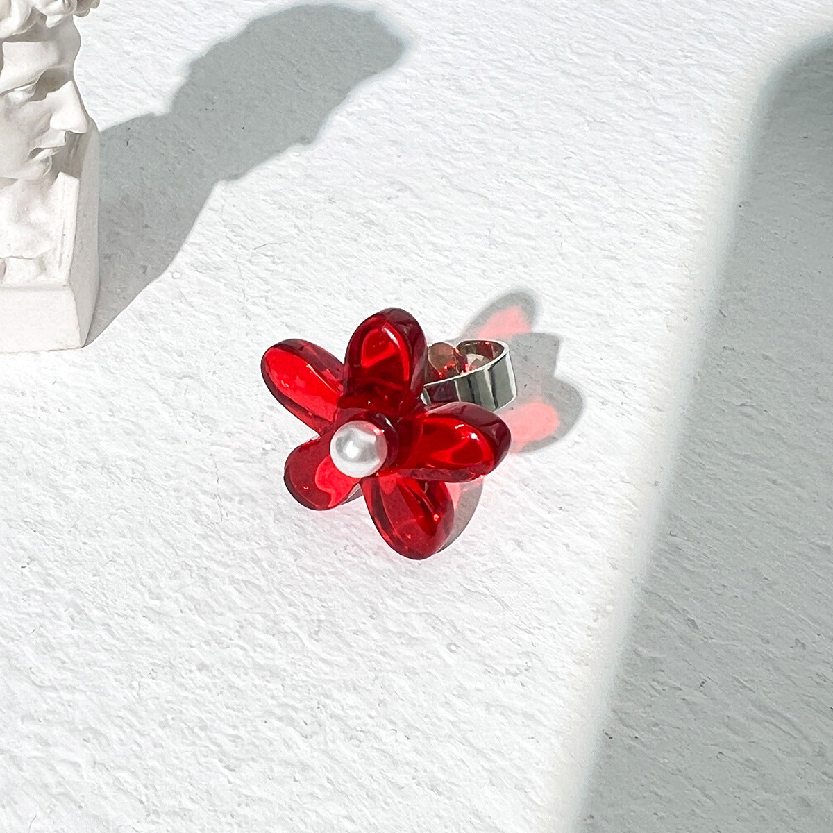 Anillo Flor de Resina Roja con Perla