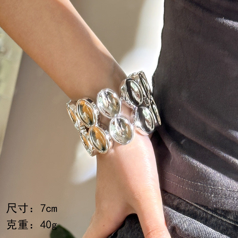 Brazalete Ancho Plateado de Cabujones Ovalados