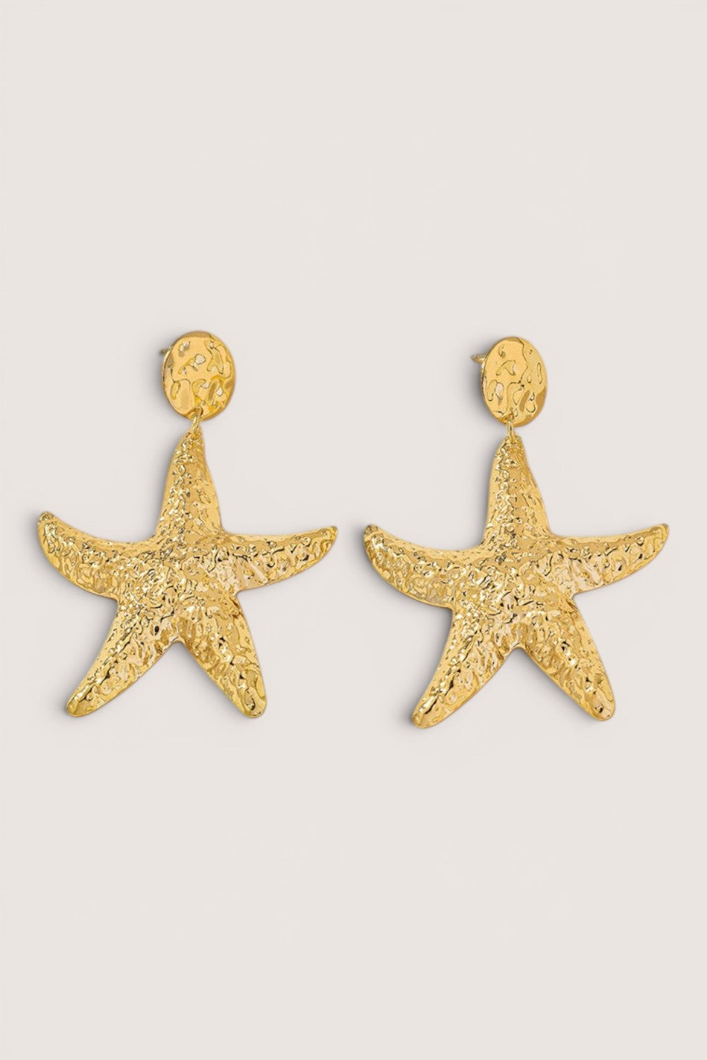 Aretes Estrella de Mar Martillada Dorada