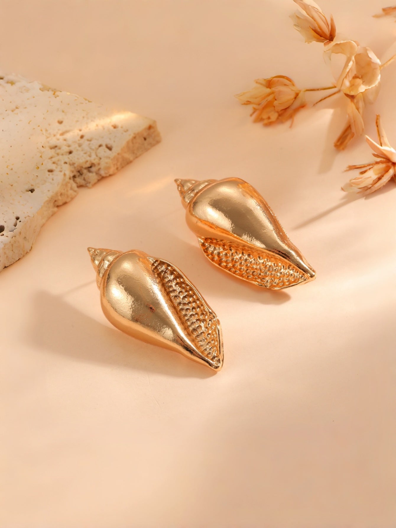 Aretes Caracol de Mar Pulido Dorado