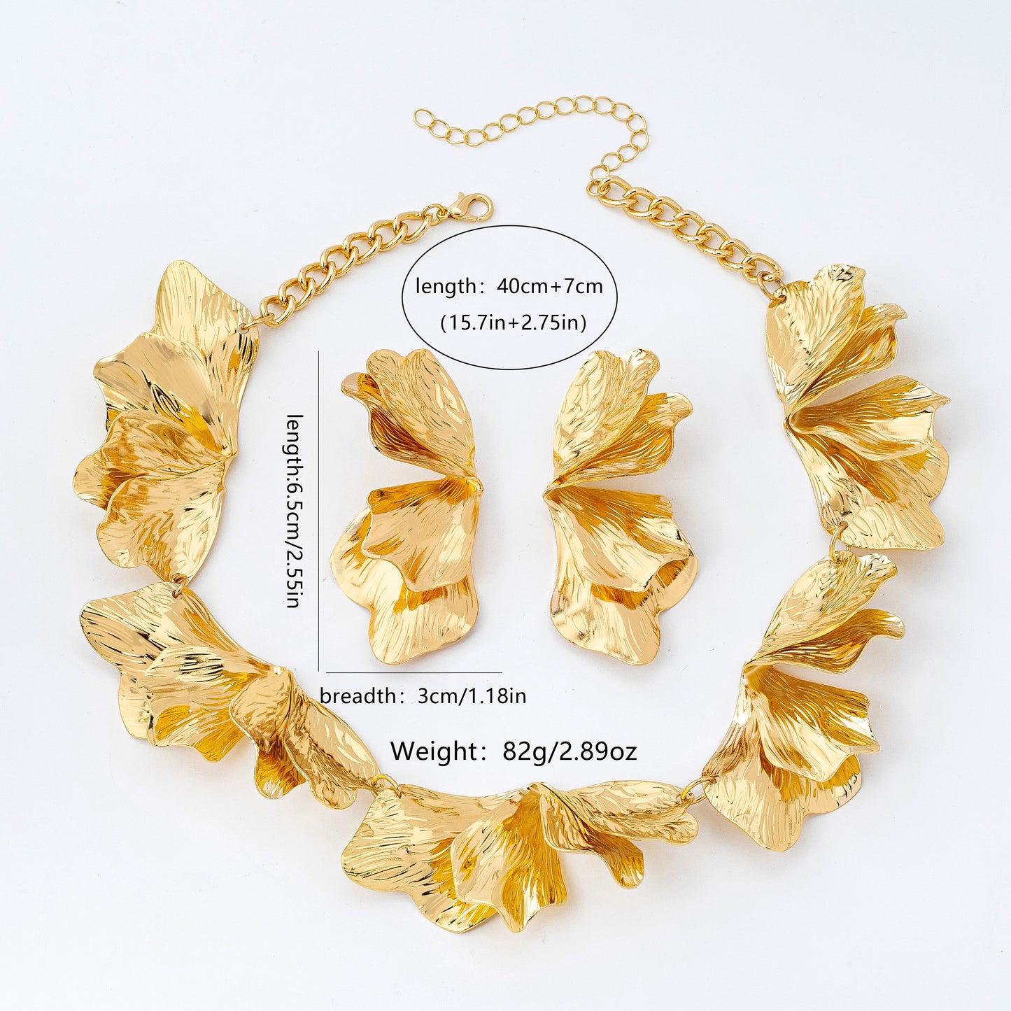 Collar Pétalos Esculpidos en Dorado