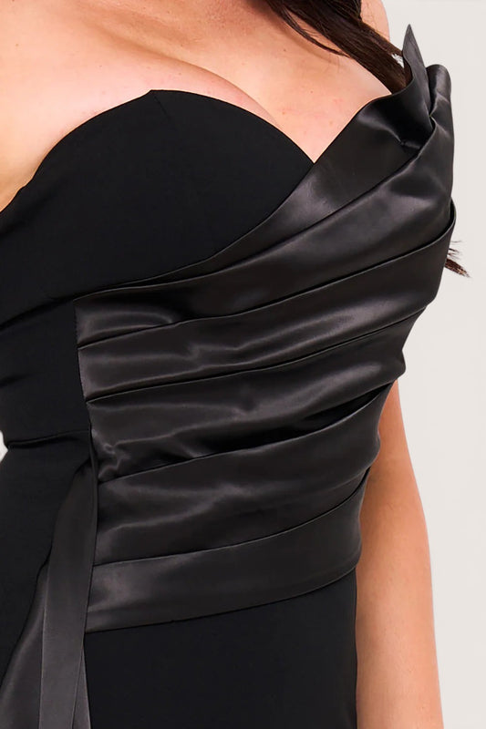 Vestido Largo Strapless Drappeado con Panel Satín – Color NEGRO