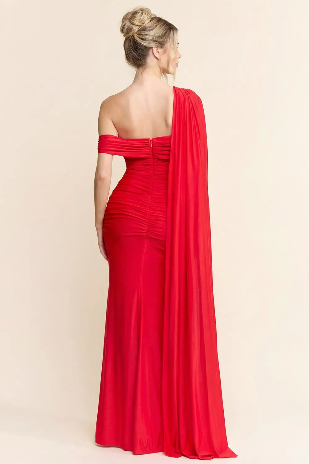 Vestido Largo Rojo Off-the-Shoulder Drapeado con Abertura | V260610