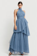 Vestido largo de tul halter con capas escalonadas