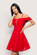 Vestido corto rojo en A medio hombro