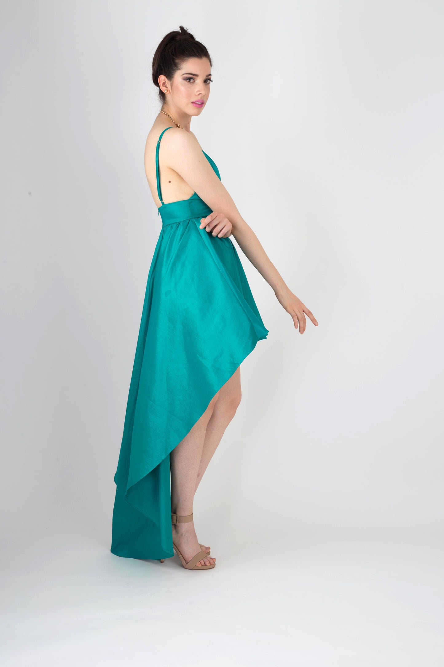 VESTIDO CORTO LARGO ESCOTE V