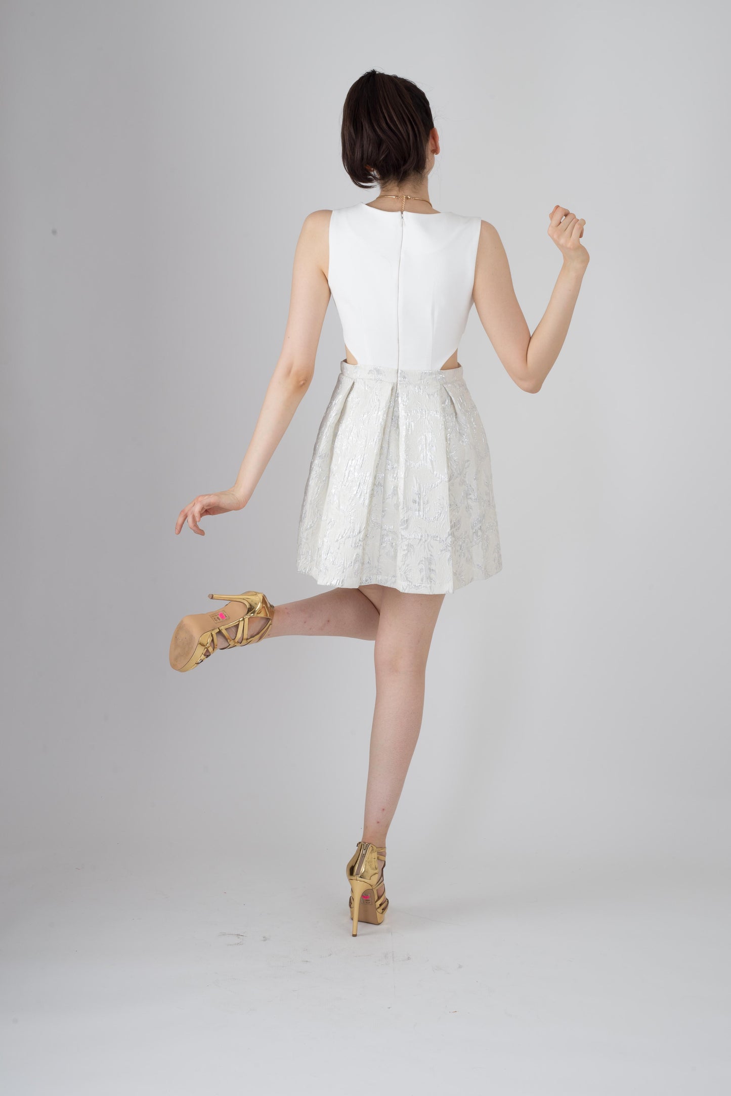 VESTIDO CORTO CUT OFF