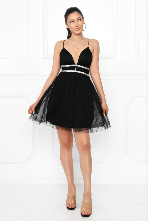 VESTIDO NEGRO EN A CON TIRAS DE BRILLOS