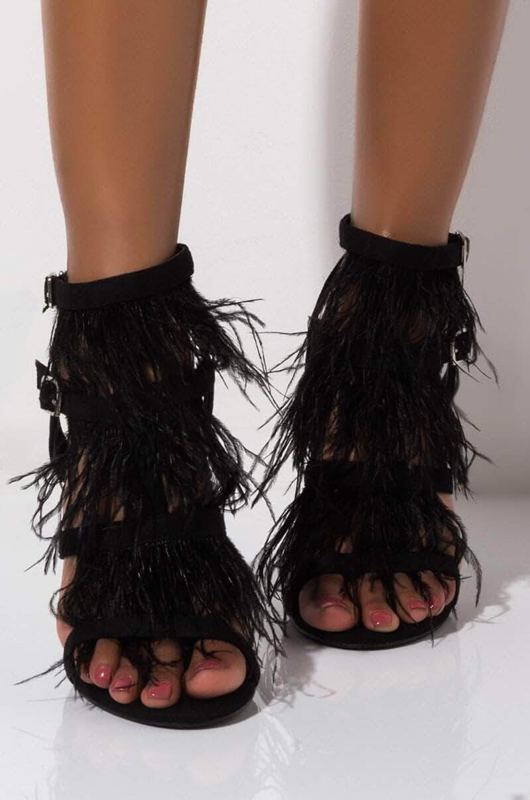 Zapatos Negros con Plumas