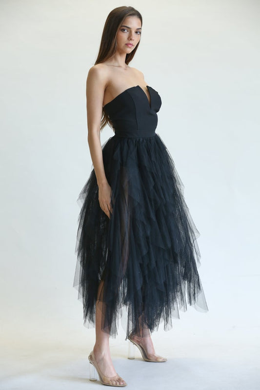VESTIDO NEGRO CON CAPAS DE TUL
