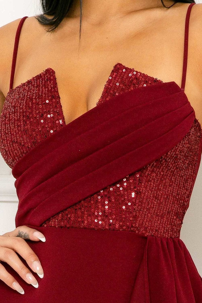 VESTIDO DRAPEADO CON LENTEJUELAS VINO