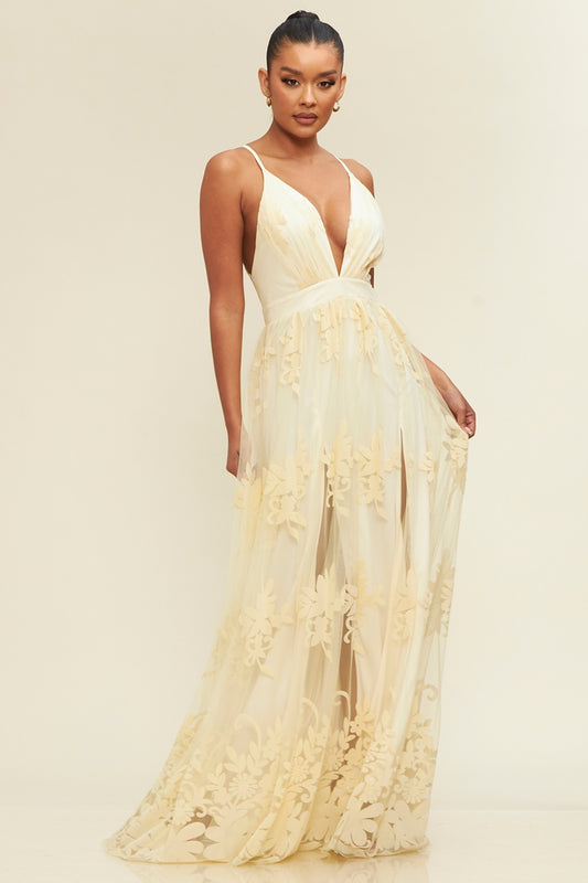 Vestido de Tul Con Flores escote V y aberturas amarillo