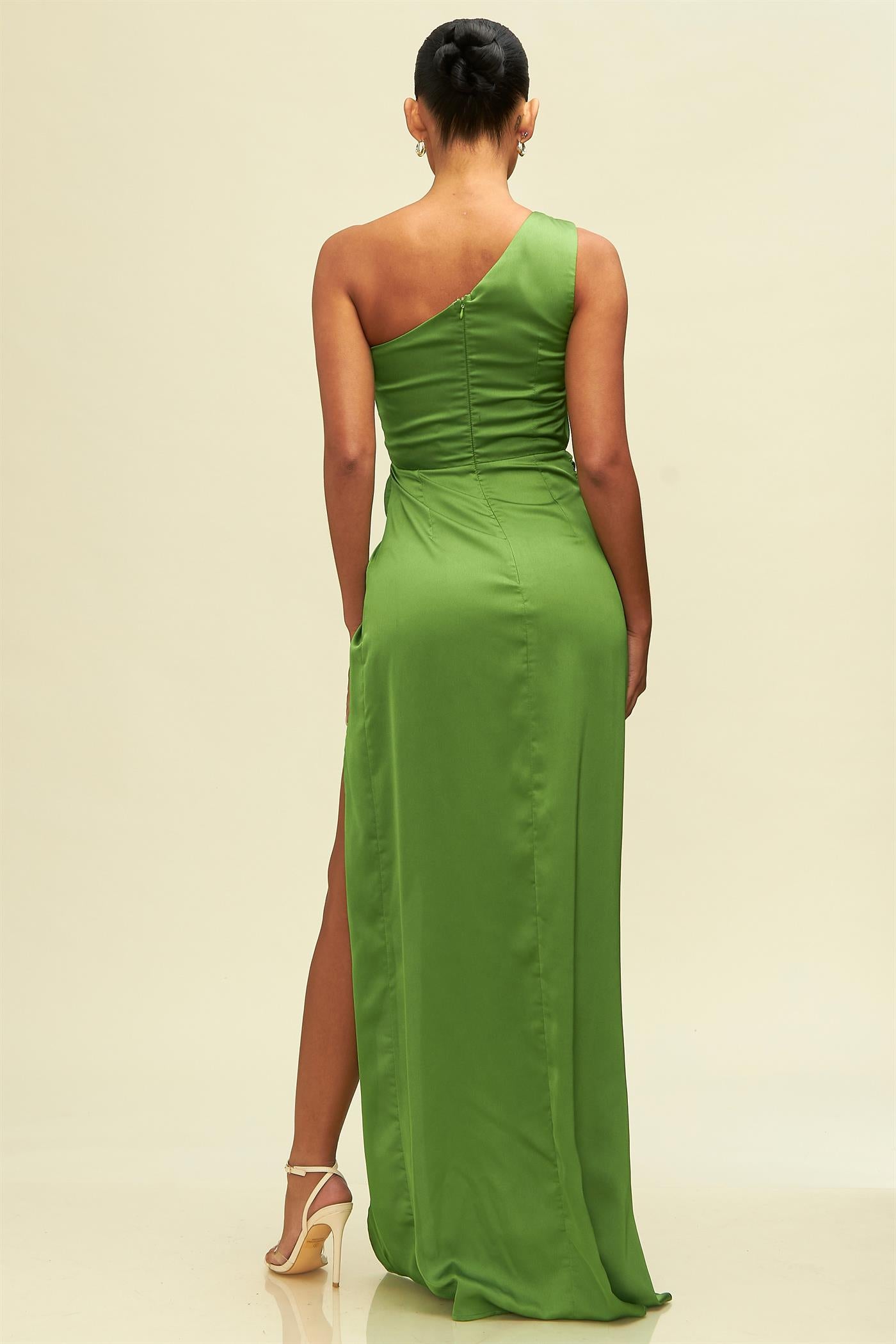 Vestido de un hombro olivo