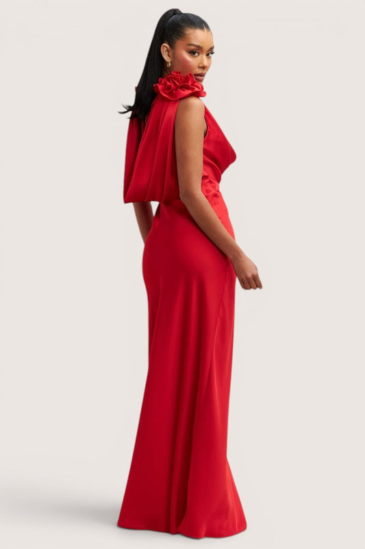 Vestido Satin Pegado rojo con flor 3d en hombro