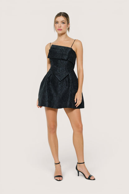 Vestido Corto en A Escote Recto Negro Brocado