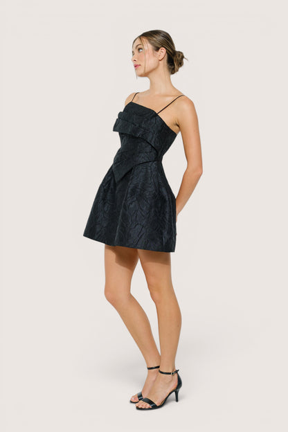 Vestido Corto en A Escote Recto Negro Brocado