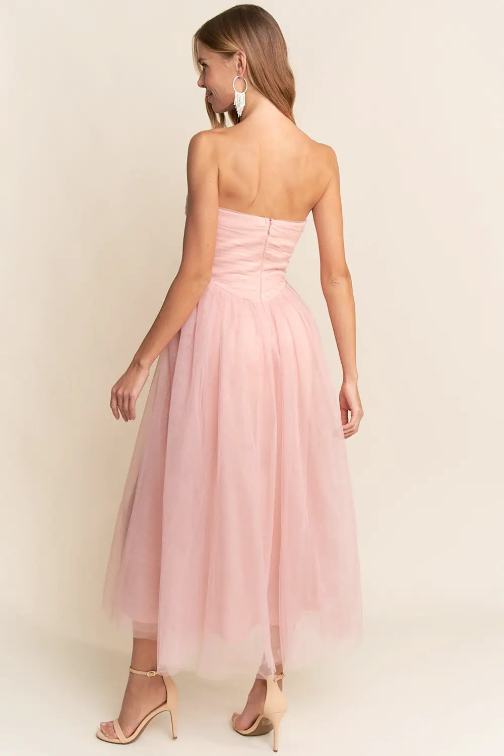 Vestido Midi de Tul Rosa Palo Strapless con Cut Out