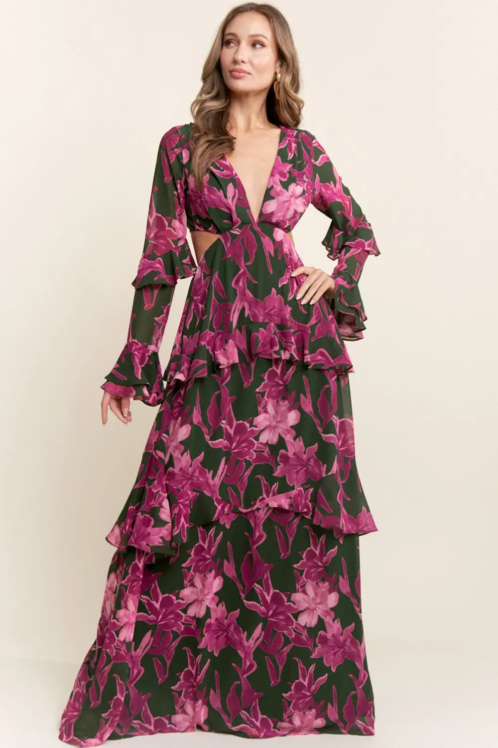 Vestido Floral Verde con Fucsia – Elegancia y Movimiento