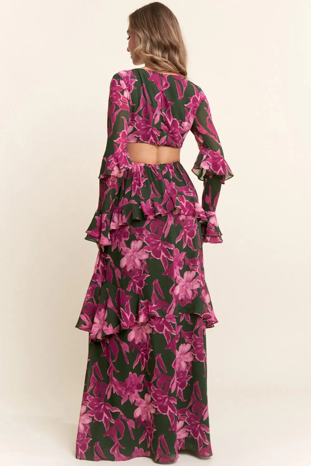 Vestido Floral Verde con Fucsia – Elegancia y Movimiento