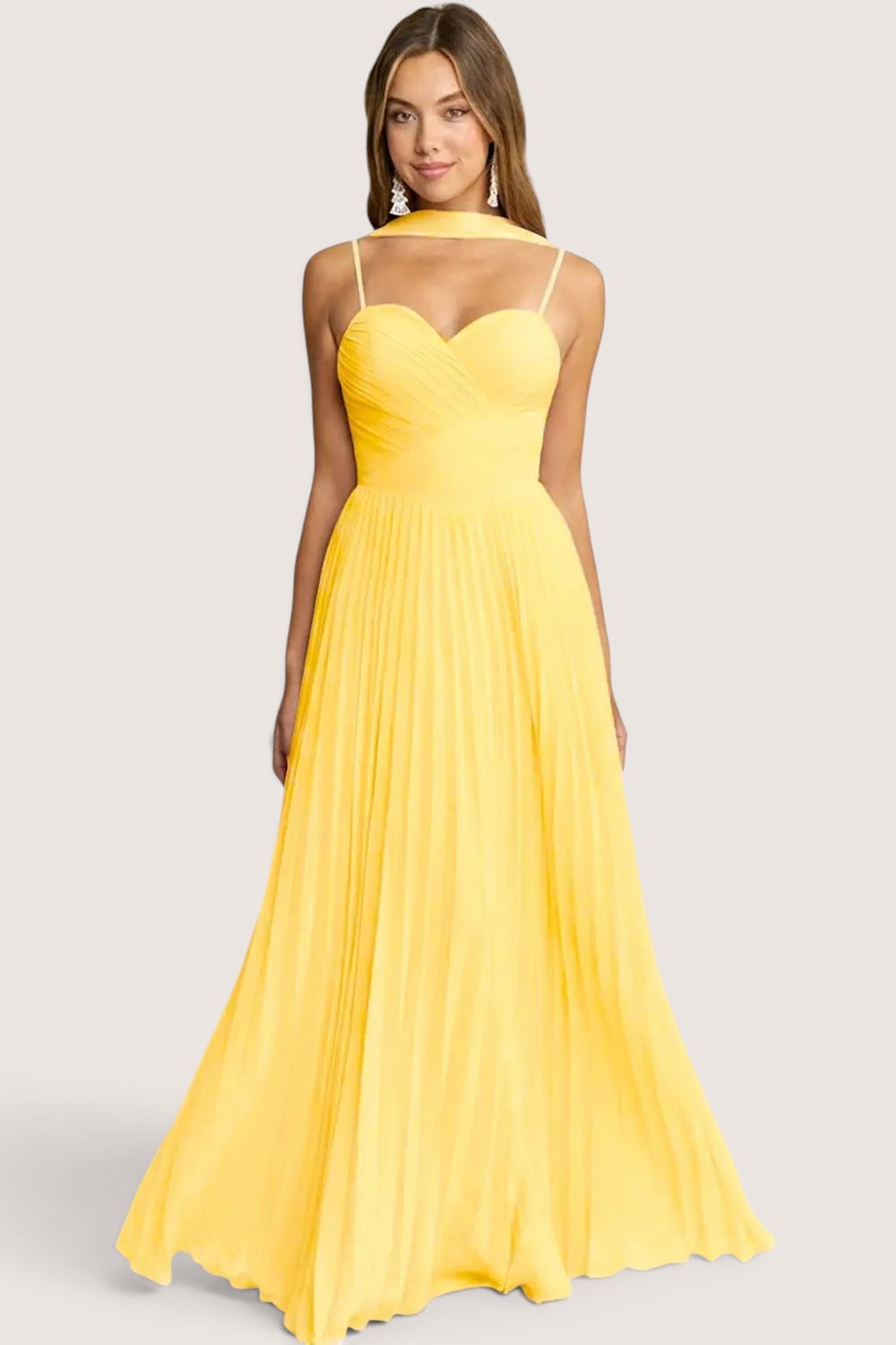 Vestido Largo Plisado Amarillo con Bufanda Integrada