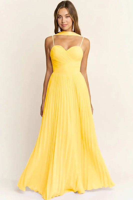 Vestido Largo Plisado Amarillo con Bufanda Integrada