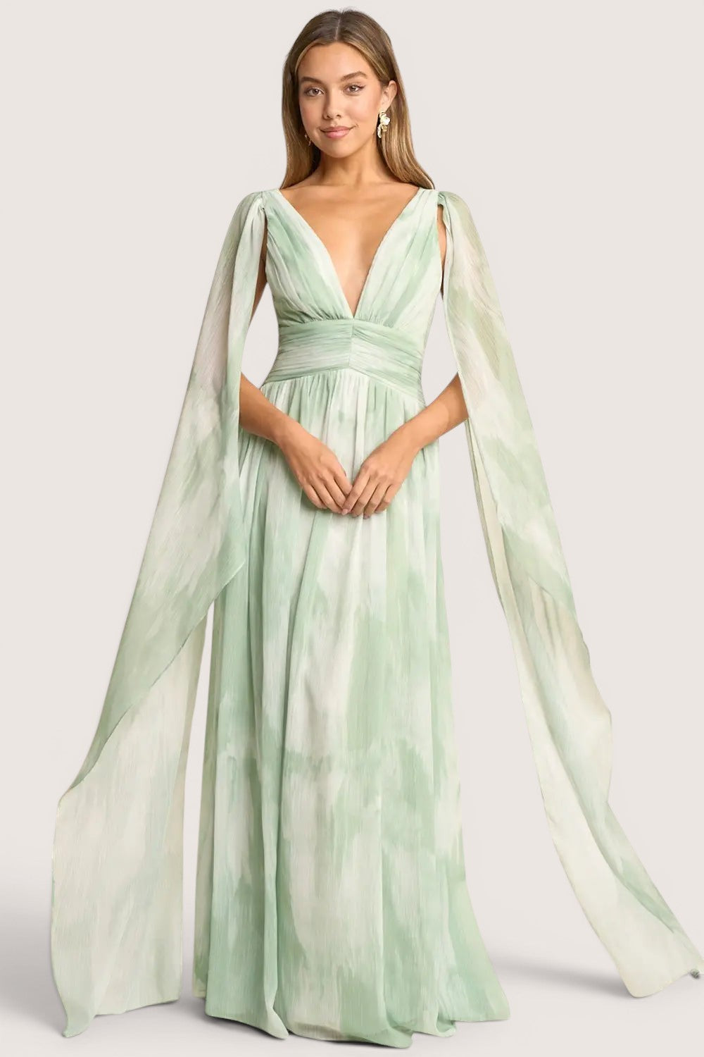 Vestido Largo Verde Menta con Mangas Etéreas y Espalda Cruzada