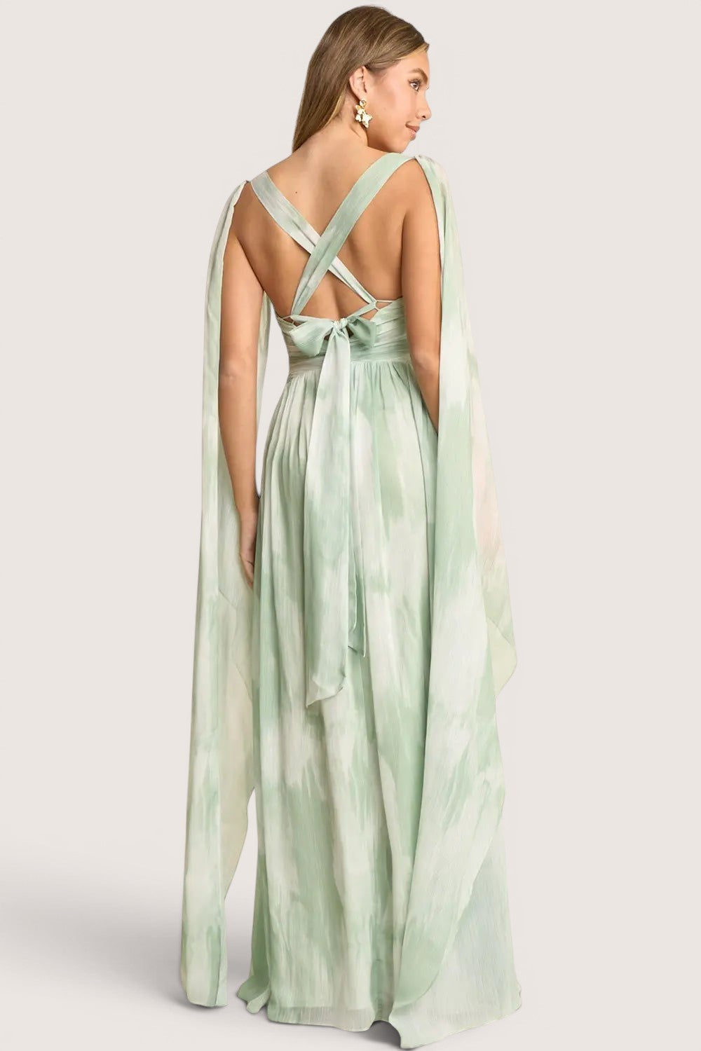 Vestido Largo Verde Menta con Mangas Etéreas y Espalda Cruzada