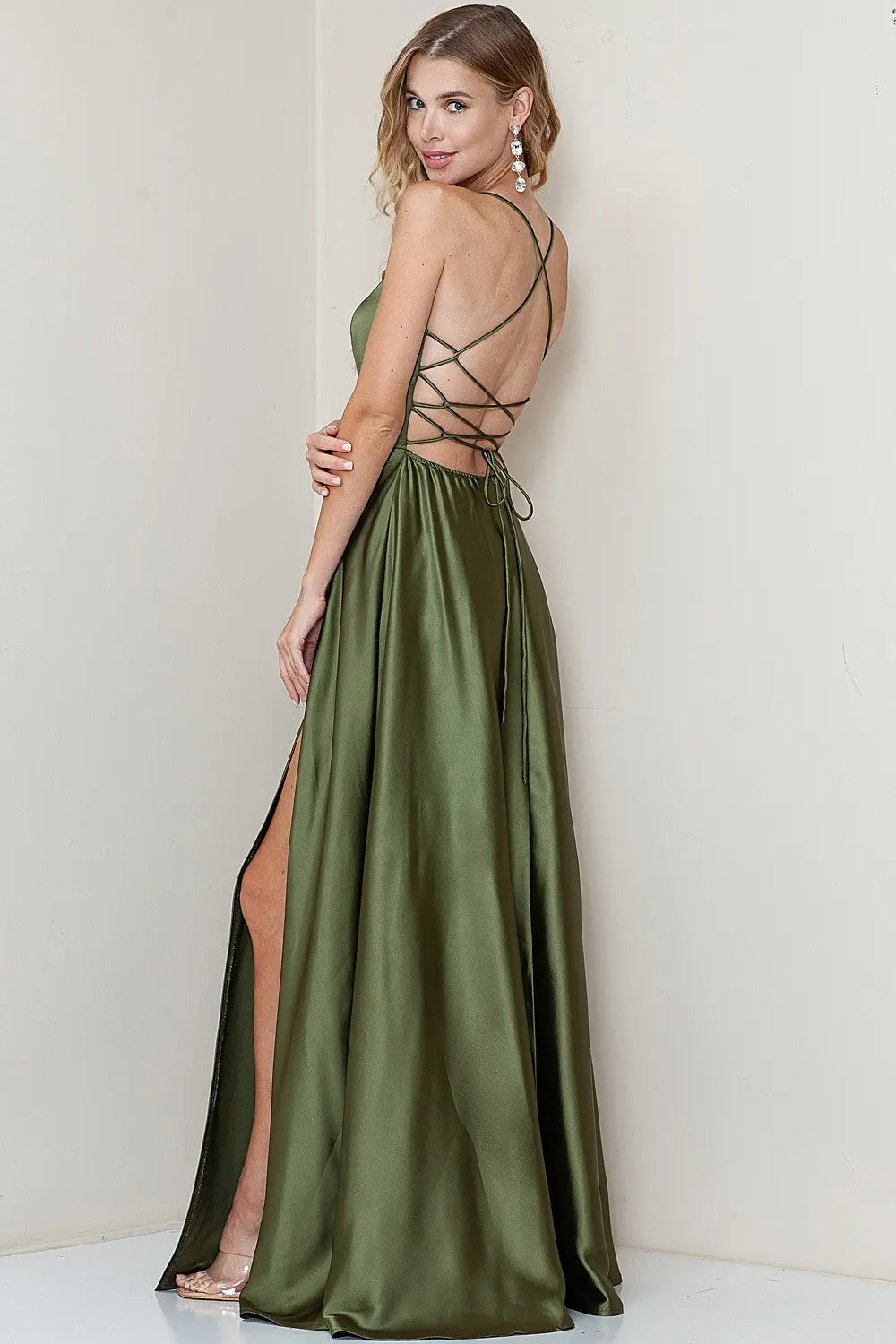 Vestido Largo en A Tul Escote V Olivo | V260219