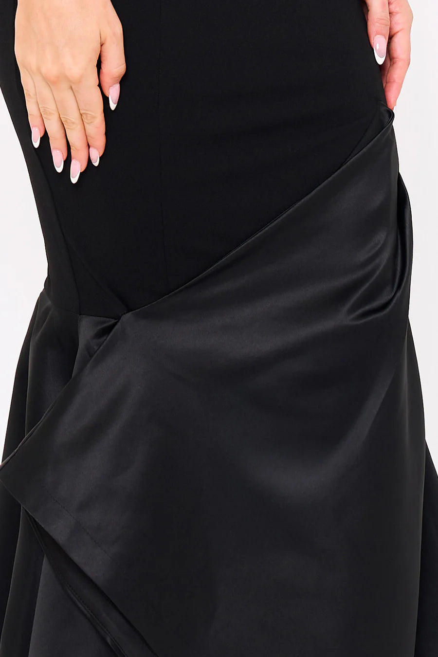 Vestido de Noche Off Shoulder con Detalle Satín