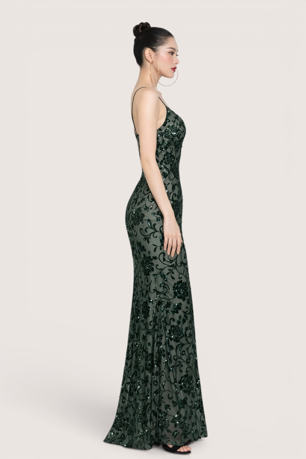 Vestido Largo Verde Olivo con Bordado Floral y Lentejuela