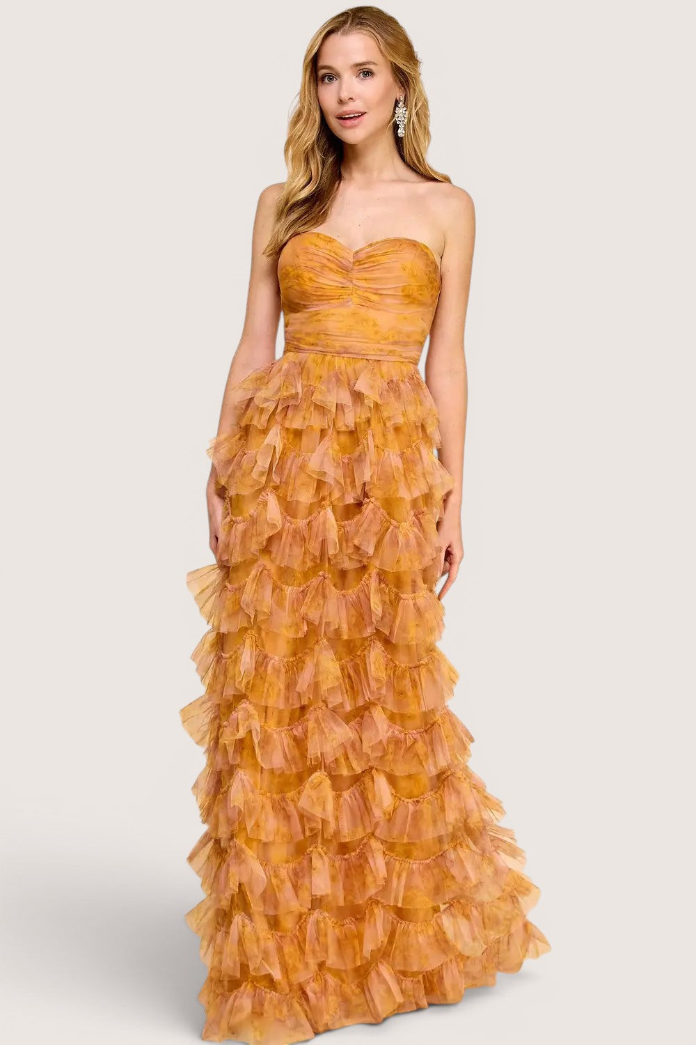 Vestido Largo Strapless de Tul con Capas Mostaza