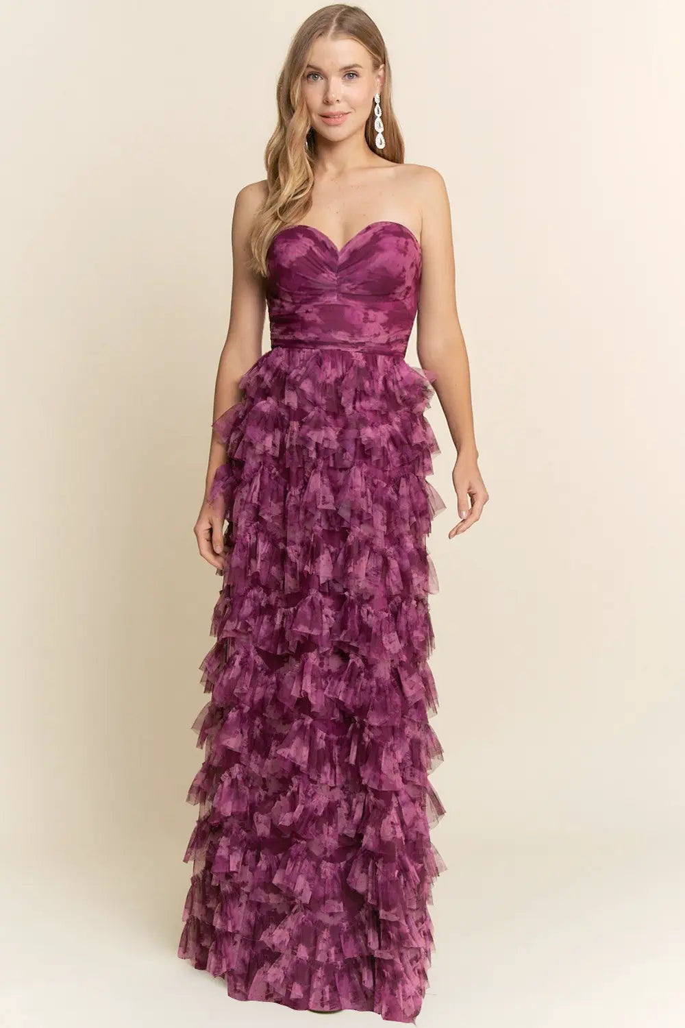 Vestido Strapless con Volantes en Tul – Color Uva