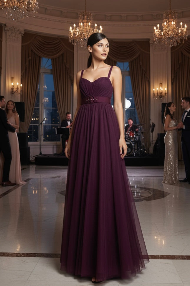 Vestido de Tul Ciruela con Cinturón Elegante