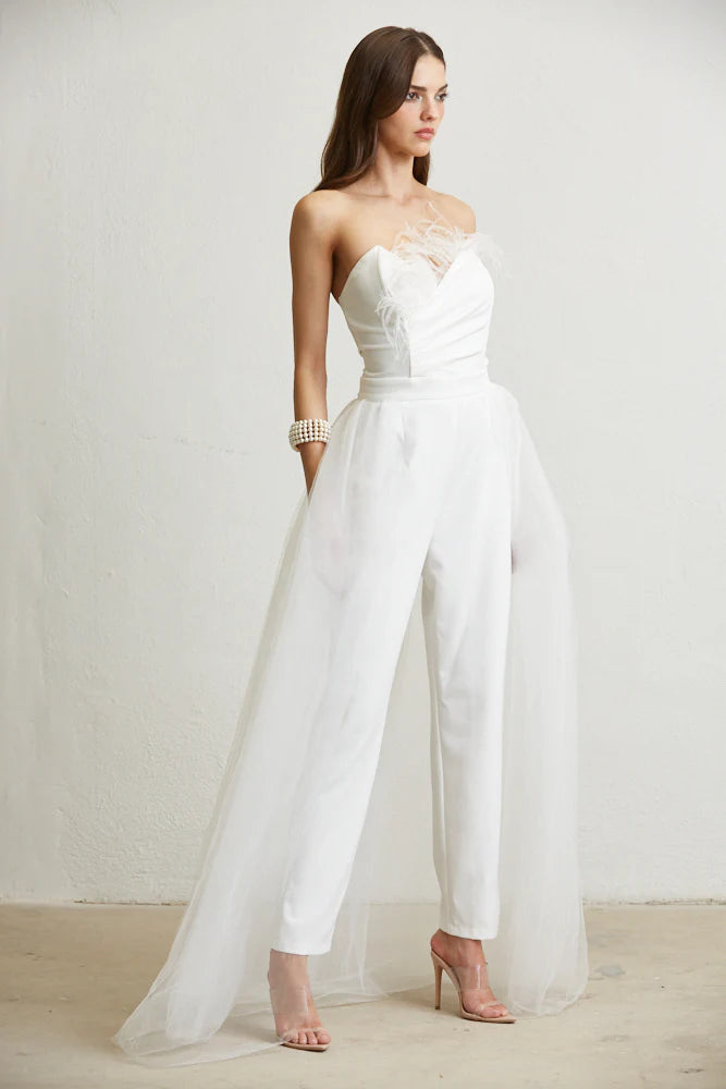 JUMPSUIT CON CAPA Y BUSTIER CON PLUMAS