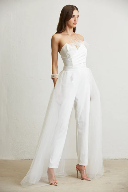 JUMPSUIT CON CAPA Y BUSTIER CON PLUMAS