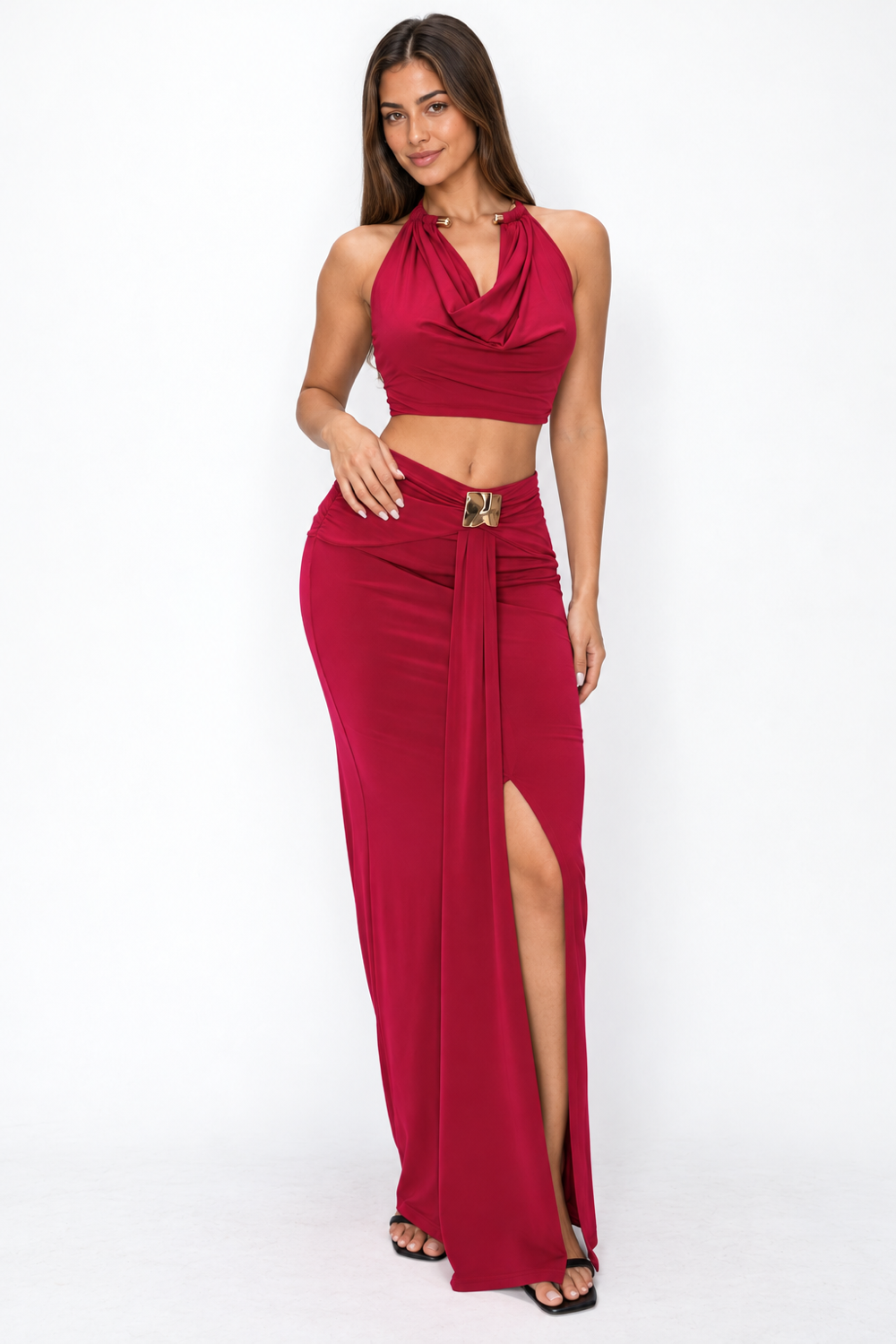 Pink Shop by MAF Conjunto de top halter drapeado y falda larga con abertura vino tinto, editorial