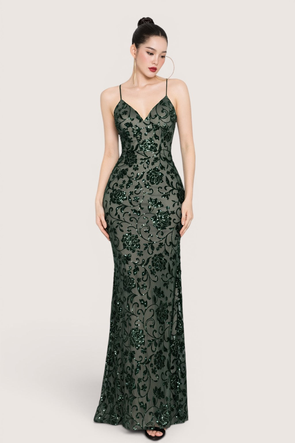 Vestido Largo Verde Olivo con Bordado Floral y Lentejuela