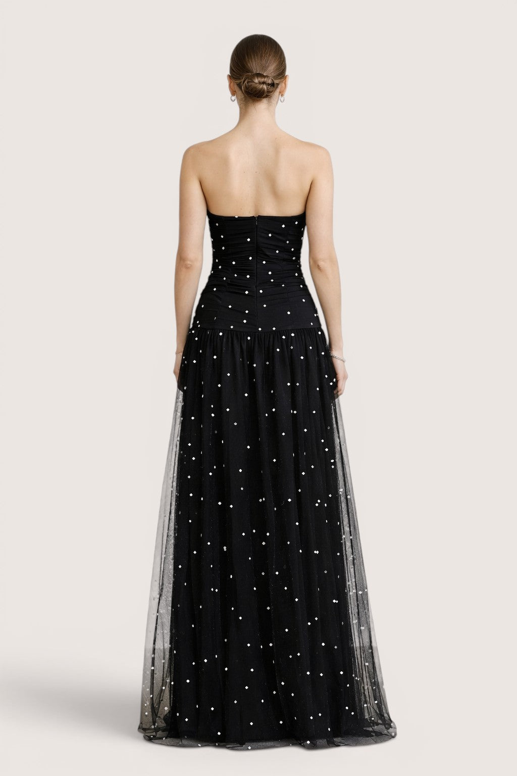 Vestido Largo Strapless de Tul con Perlas