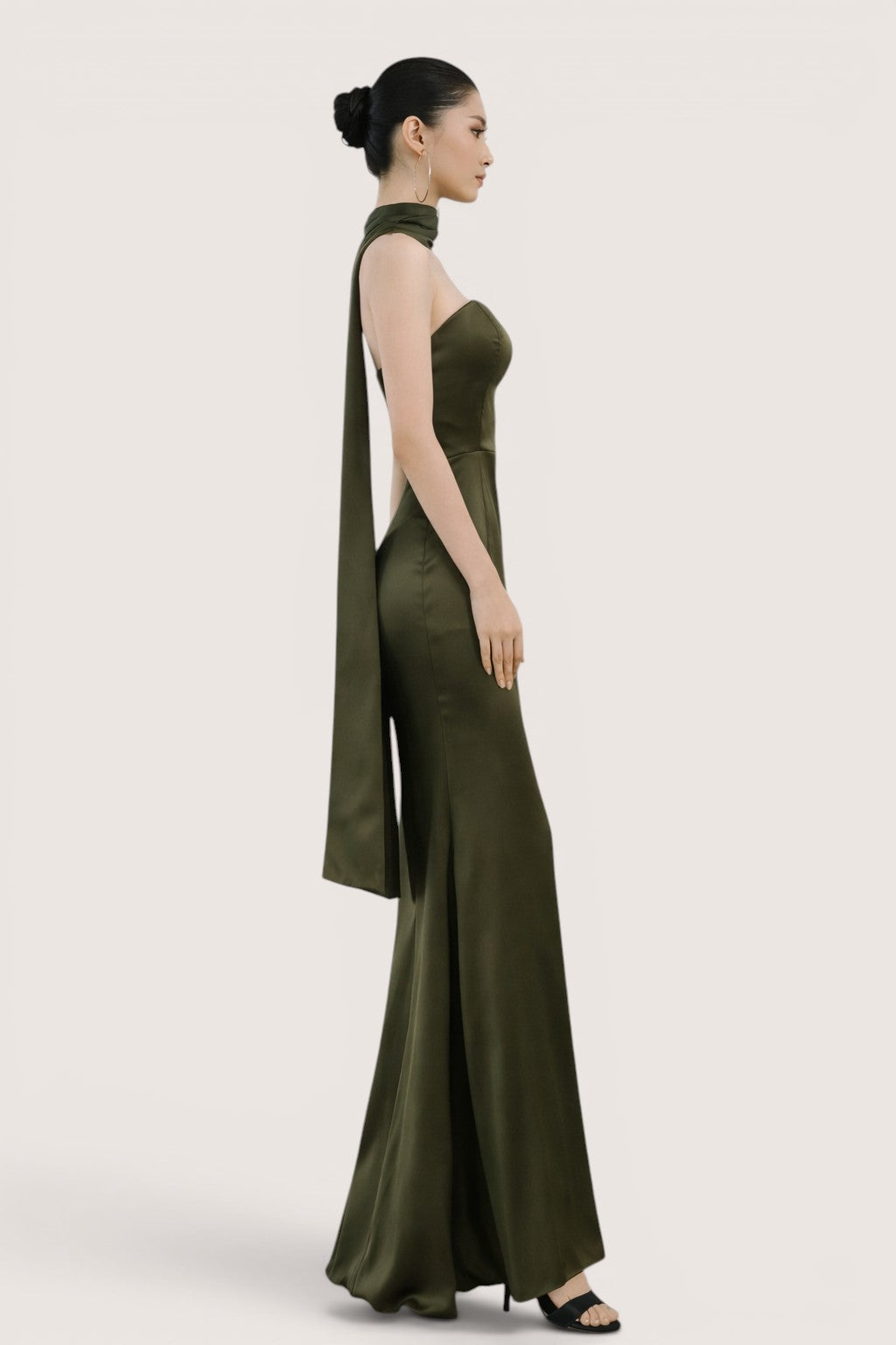 Vestido Largo Olivo Strapless con Bufanda Integrada