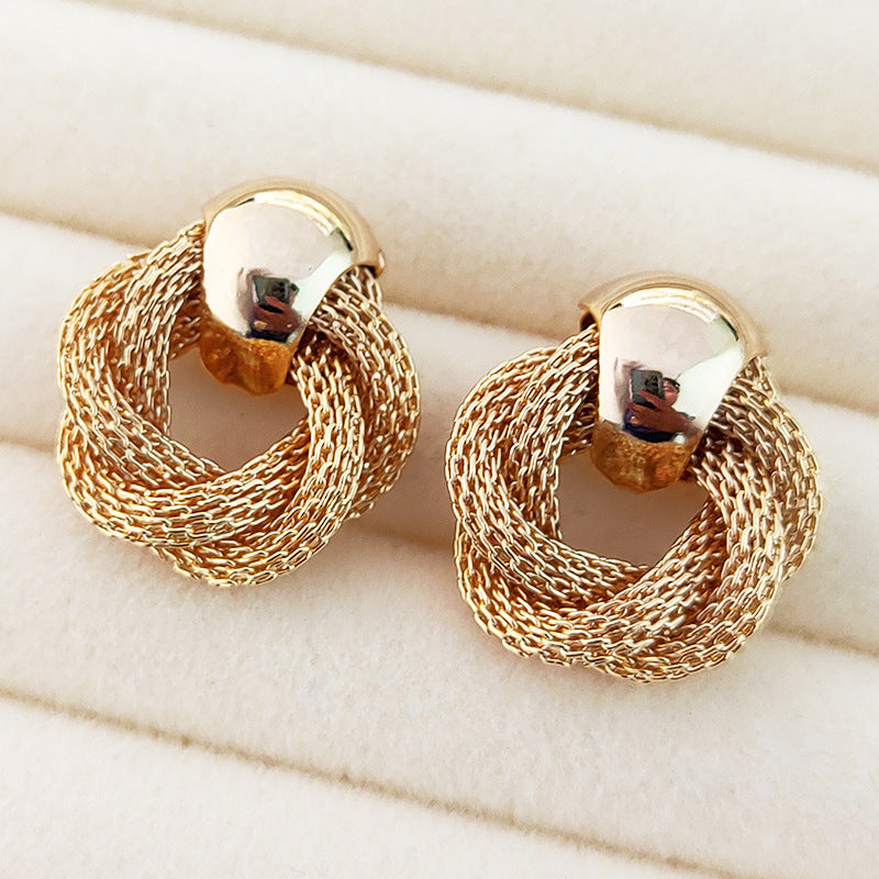 Aretes Nudo de Malla Tejida Dorada