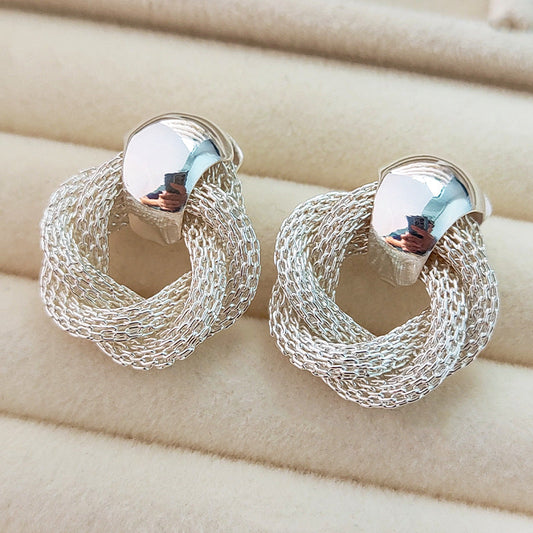 Aretes Nudo de Malla Tejida Plateada