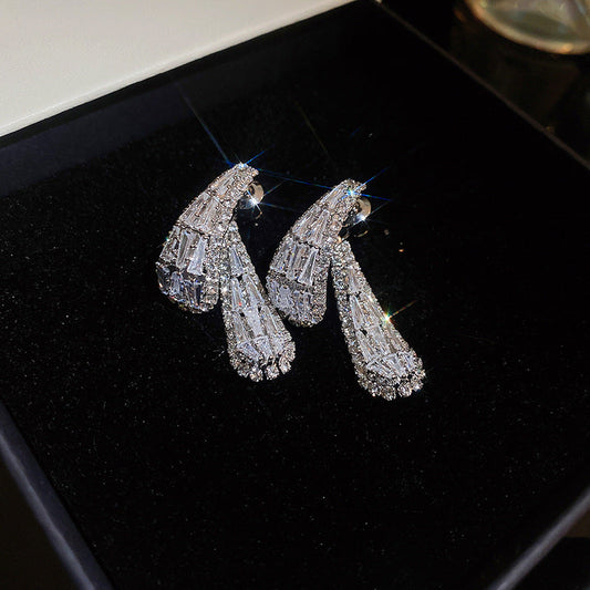 Aretes Gota Cristales Baguette Plateado